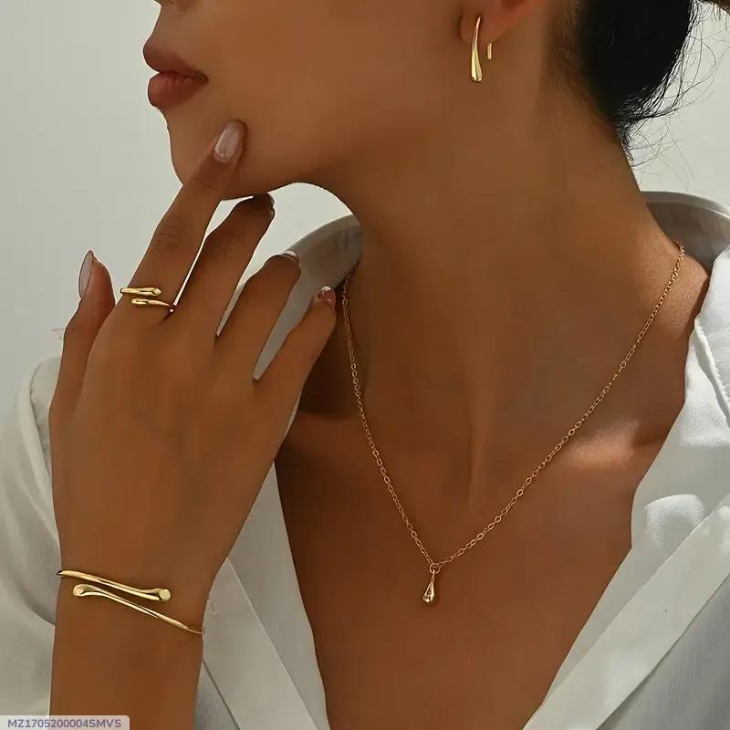 4pcs vintage style Goldern plated jewelry set