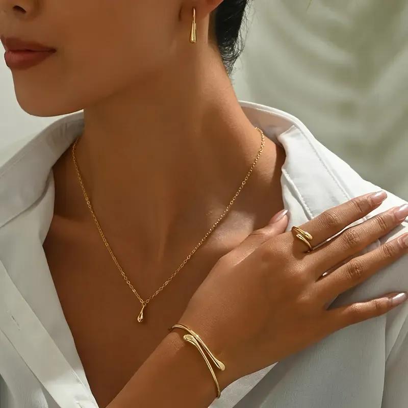 4pcs vintage style Goldern plated jewelry set