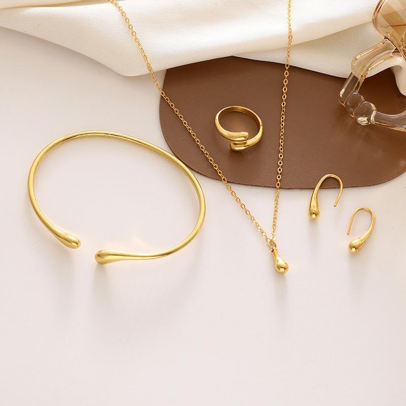4pcs vintage style Goldern plated jewelry set